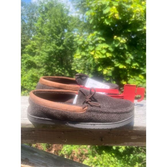 Dluxe Men’s Memory Foam Slippers Sz M 9-10 Brown NWT - Picture 2 of 8